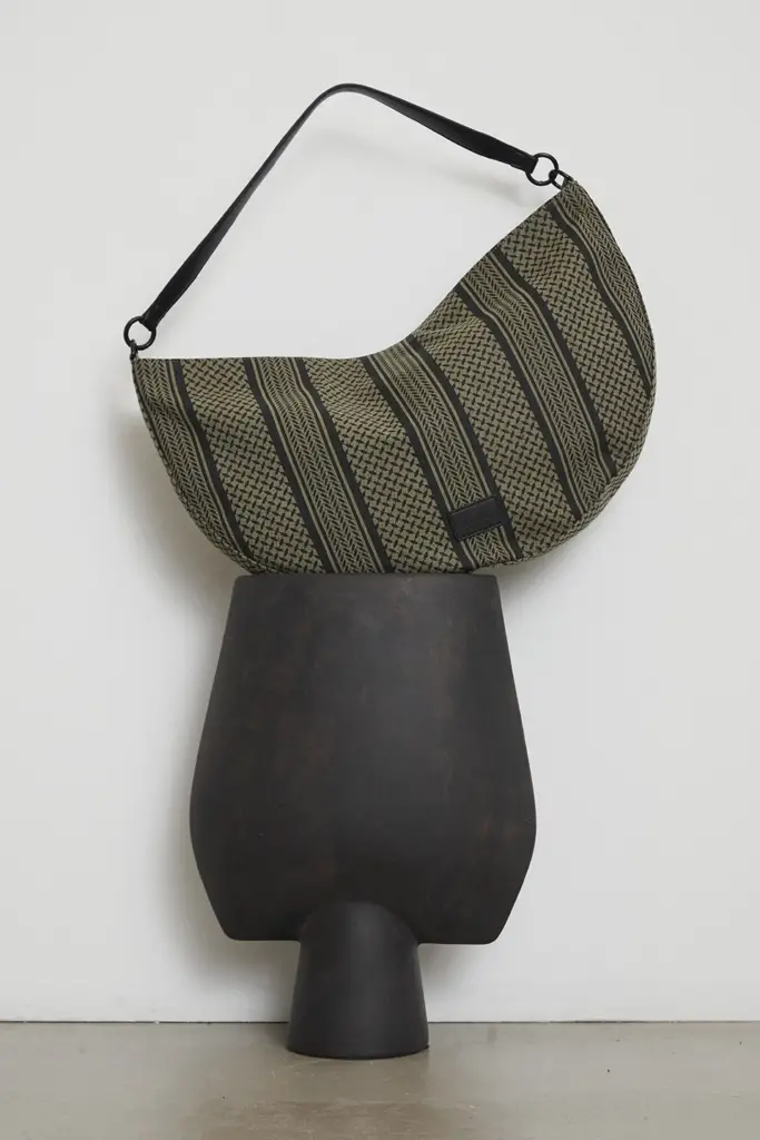 Lala Berlin Crossbody Milora canvas olive/black Räumungsverkauf