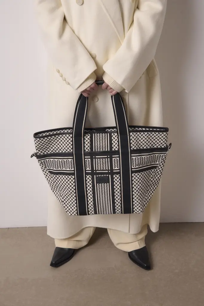 Lala Berlin East West Tote Merge canvas heritage stripe black Sonderangebote