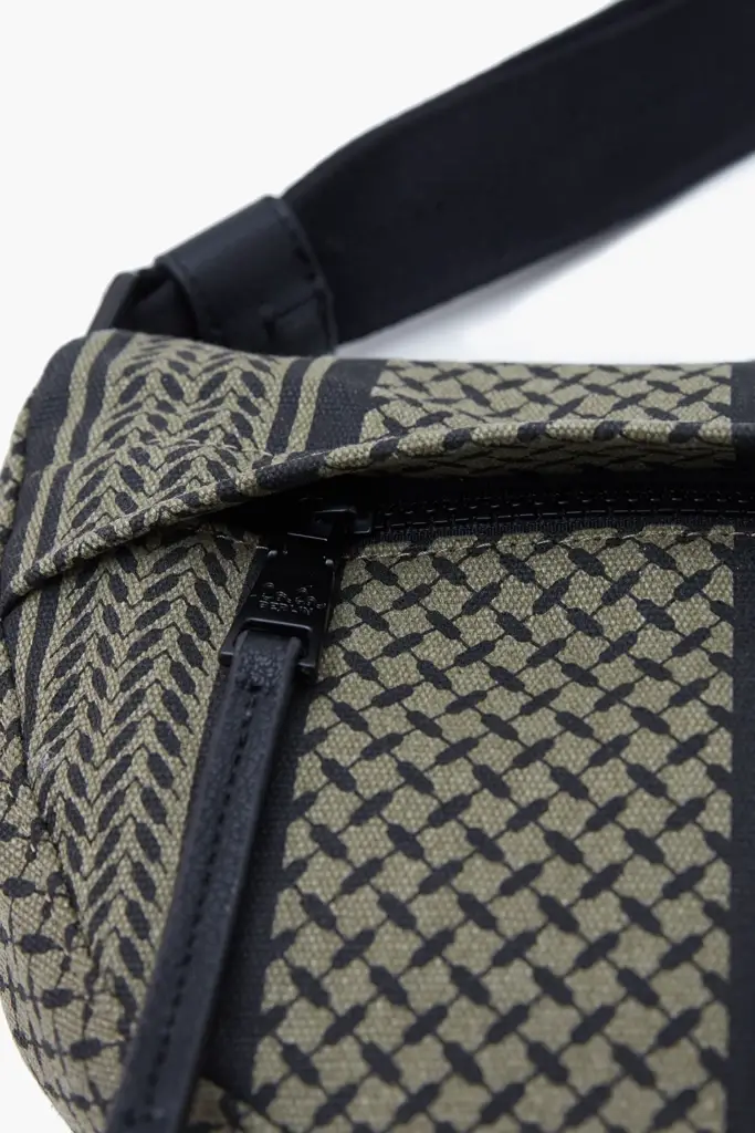 Lala Berlin Crossbody Melly canvas olive/black Neueste Stile