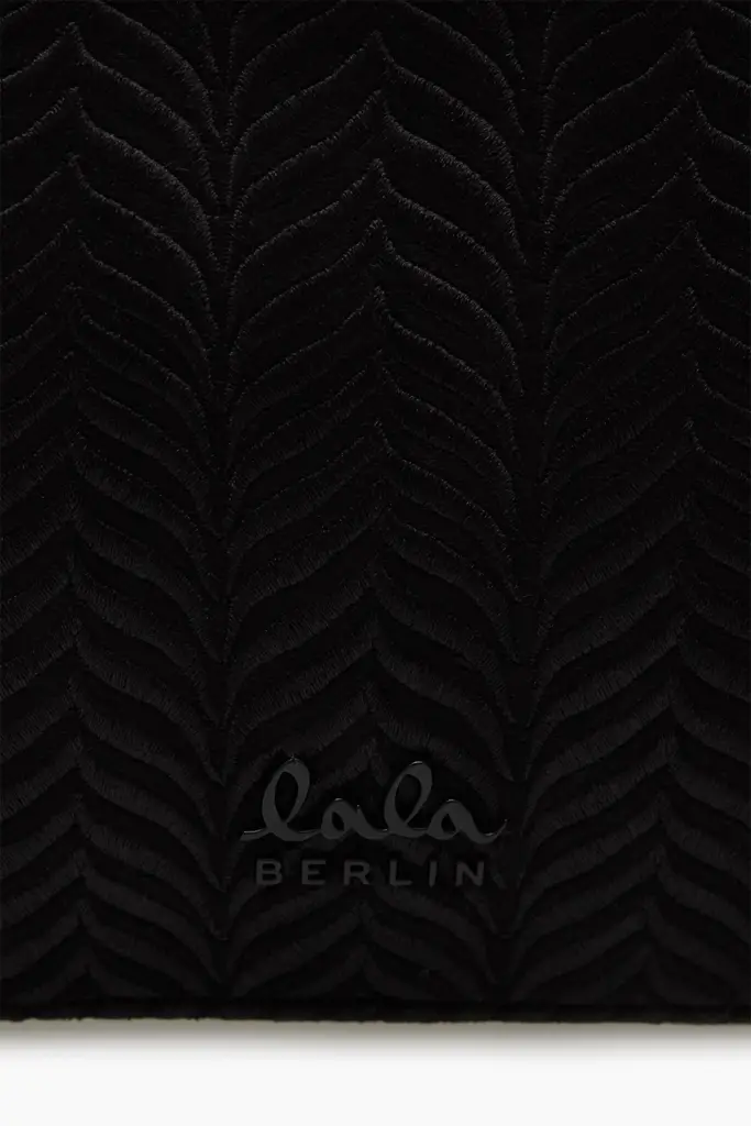 Lala Berlin Crossbody Magna canvas embroidery black Bis zu 60% Rabatt