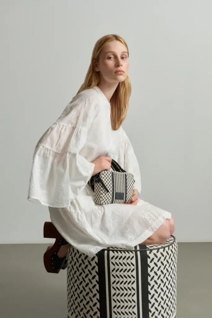 Lala Berlin Crossbody Milly canvas heritage stripe black Nur für heute