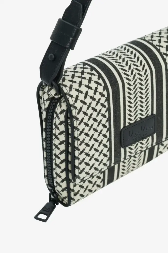 Lala Berlin Crossbody Migrid canvas heritage stripe black Im Verkauf