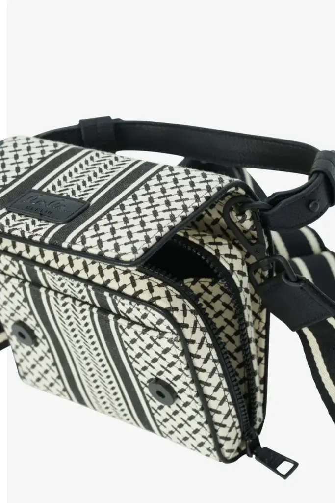 Lala Berlin Crossbody Migrid canvas heritage stripe black Im Verkauf