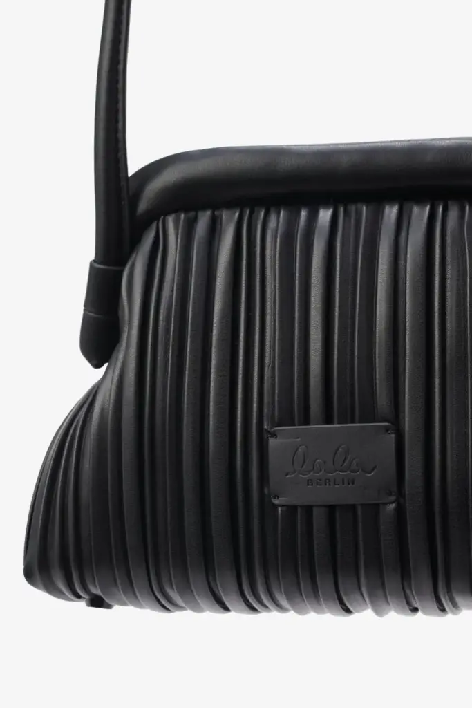 Lala Berlin Crossbody Clutch Maude vegan leather plisse black Outlet