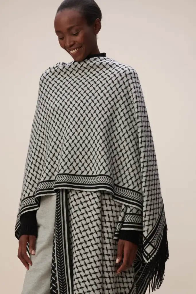 Lala Berlin Poncho Trinity Classic cashmere black/white Rabatt