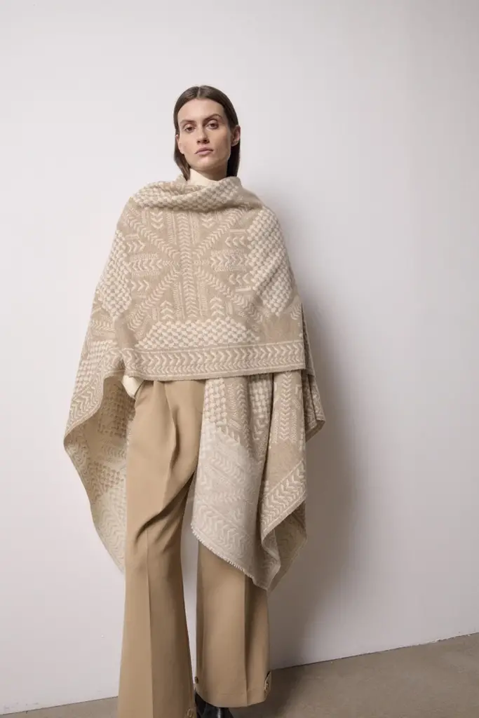 Lala Berlin Poncho Pineo wool mix heritage star sand Begrenztes Angebot
