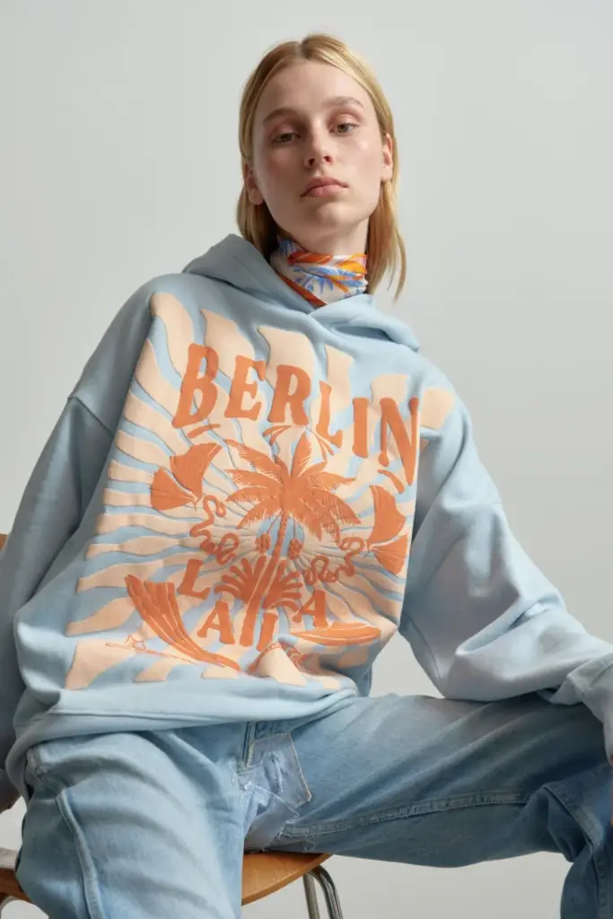 Lala Berlin Hoodie Irina cotton sunset palm light blue Neueste Mode
