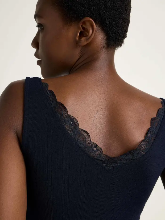 Lanius Top mit Spitze (GOTS) 50% Rabatt für begrenzte Zeit