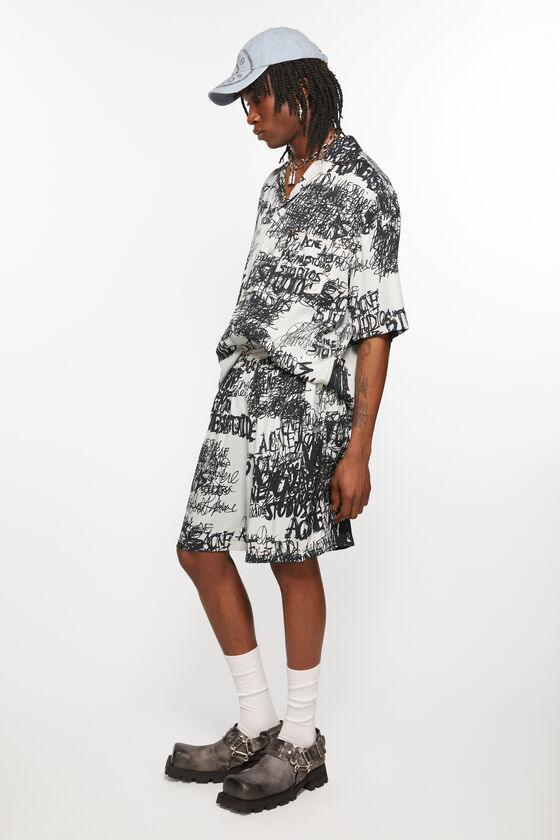 Acne Studios Bedruckte Shorts Fabrikverkauf