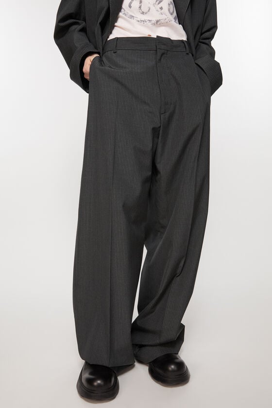 Acne Studios Figurnahe Hose Neuheiten