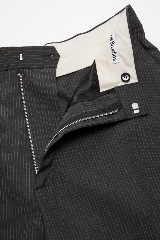 Acne Studios Figurnahe Hose Neuheiten
