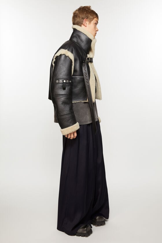 Acne Studios Jacke aus Shearling mit Schnalle Muttertagsangebot