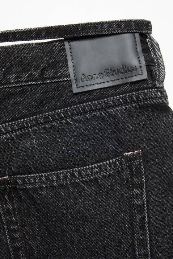 Acne Studios Jeans mit normaler Passform – 2004 Rabatte dieses Monats