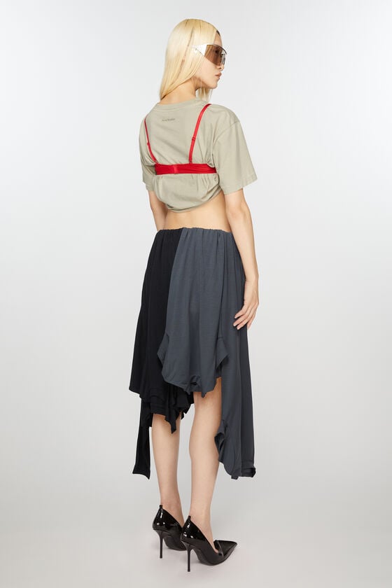 Acne Studios Lagenrock Laufsteg-Show Räumungsverkauf