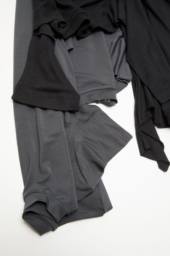 Acne Studios Lagenrock Laufsteg-Show Räumungsverkauf