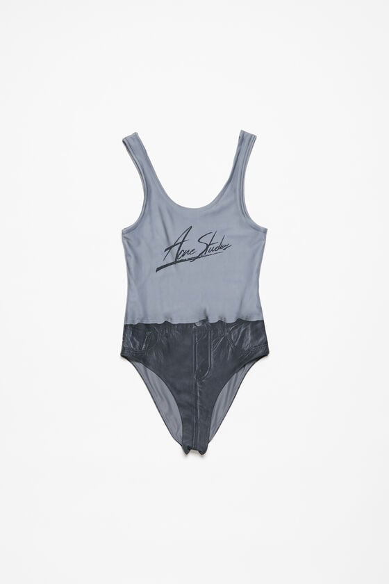 Acne Studios Bedruckter Badeanzug Bis zu 65% Rabatt
