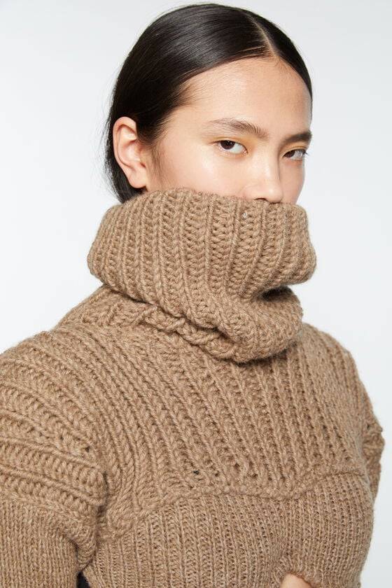Acne Studios Cropped high neck knit Laufsteg-Show Lagerräumung
