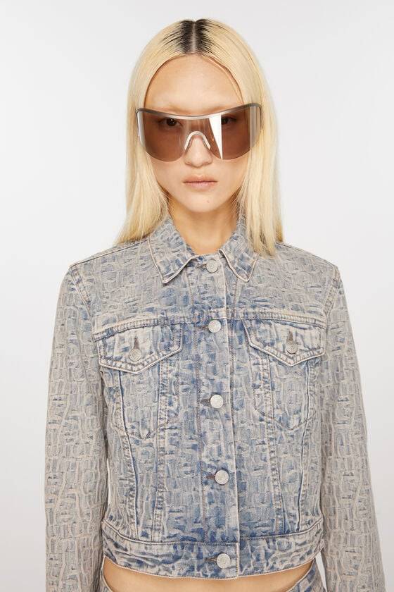Acne Studios Jeansjacke mit Monogramm – Taillierte Passform Cyber Monday