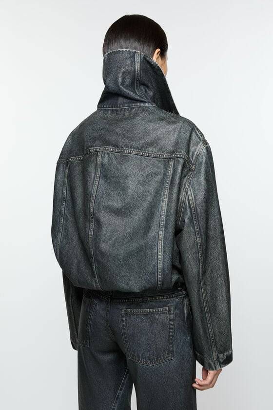 Acne Studios Beschichtete Jeansjacke Laufsteg-Show Neuheiten