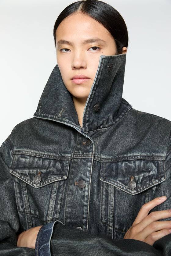 Acne Studios Beschichtete Jeansjacke Laufsteg-Show Neuheiten