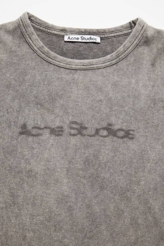 Acne Studios T-Shirt mit verschwommenem Logo – taillierte Unisex-Passform Wochenangebot