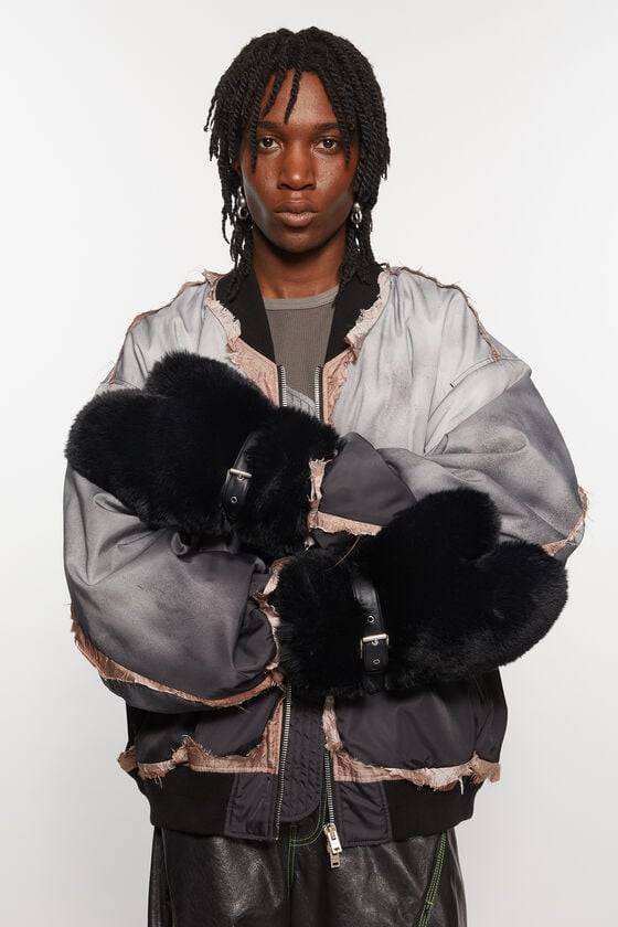 Acne Studios Flauschige Fäustlinge mit Schnalle 50% Rabatt mit kostenlosem Versand