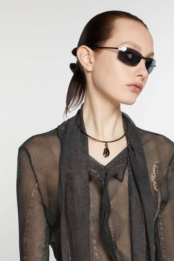 Acne Studios Halskette mit Anhänger Laufsteg-Show Kostenloser Versand international