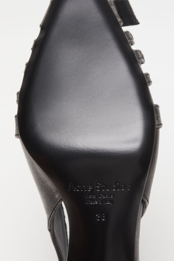 Acne Studios Slingbacks aus Leder mit Absatz Im Verkauf
