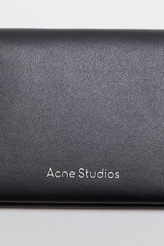 Acne Studios Gefaltete Lederbrieftasche zollfrei