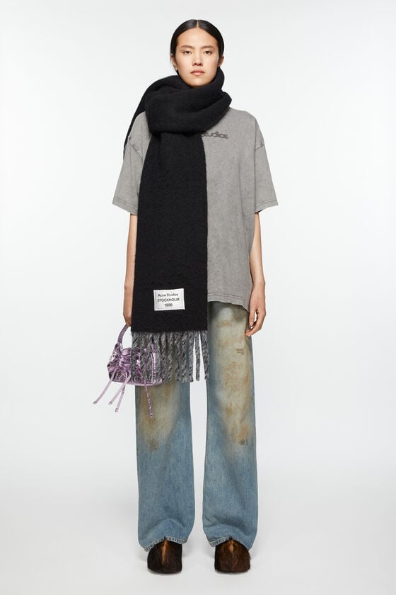 Acne Studios Fransen-Schal mit Logo Rabatte dieses Monats