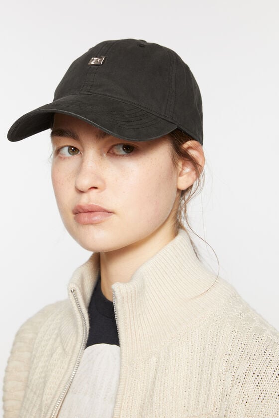 Acne Studios Kappe mit aufgesetztem Face-Aufnäher aus Metall Begrenztes Angebot