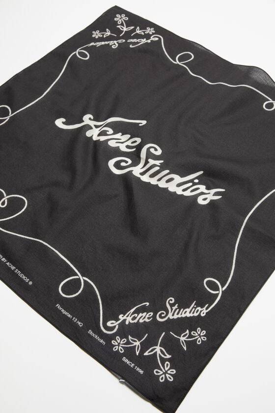 Acne Studios Leichter Schal mit Print Weihnachtsangebot