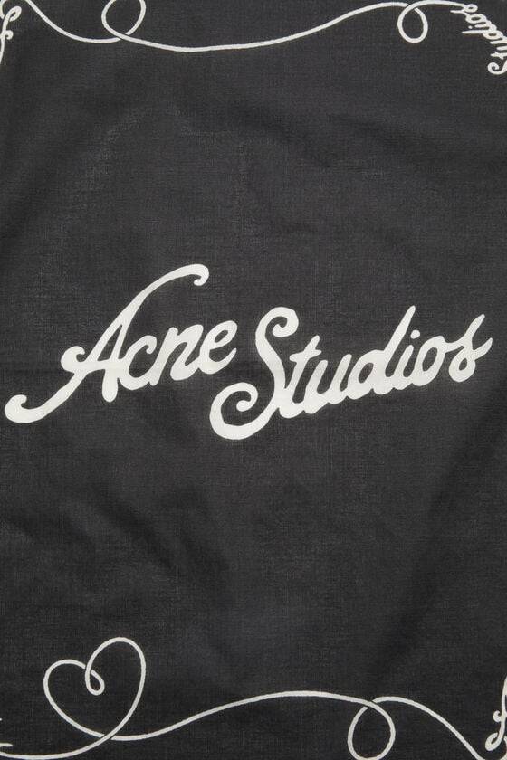 Acne Studios Leichter Schal mit Print Weihnachtsangebot