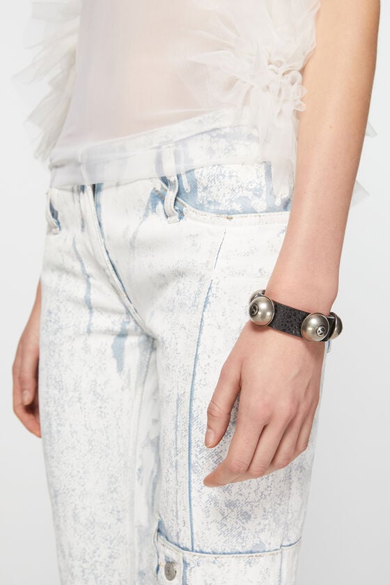 Acne Studios Nietenarmband aus Leder Osterangebot