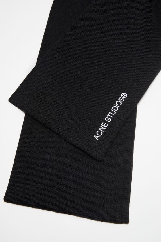 Acne Studios Schal mit aufgesticktem Logo Top Angebot