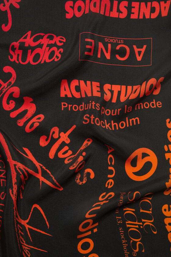 Acne Studios Seidenschal mit Logo-Prints Große Rabatte