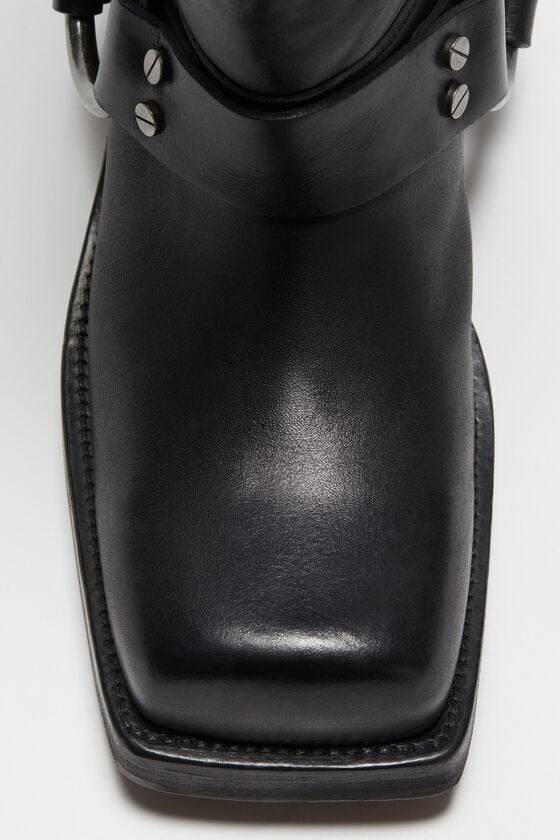 Acne Studios Lederstiefel mit Schnalle Neuheiten