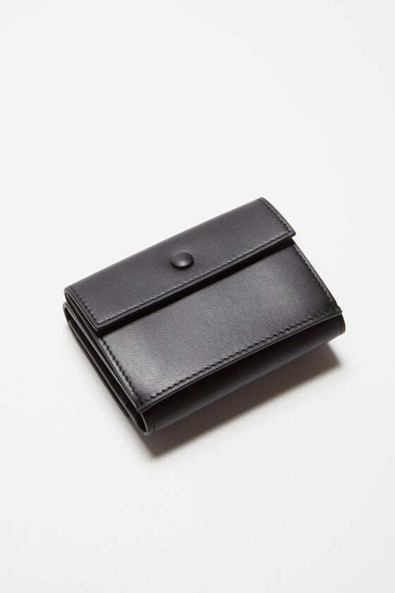 Acne Studios Dreifach-Geldbörse aus Leder JETZT KAUFEN