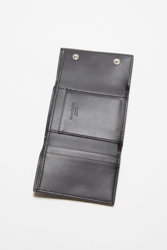 Acne Studios Dreifach-Geldbörse aus Leder JETZT KAUFEN