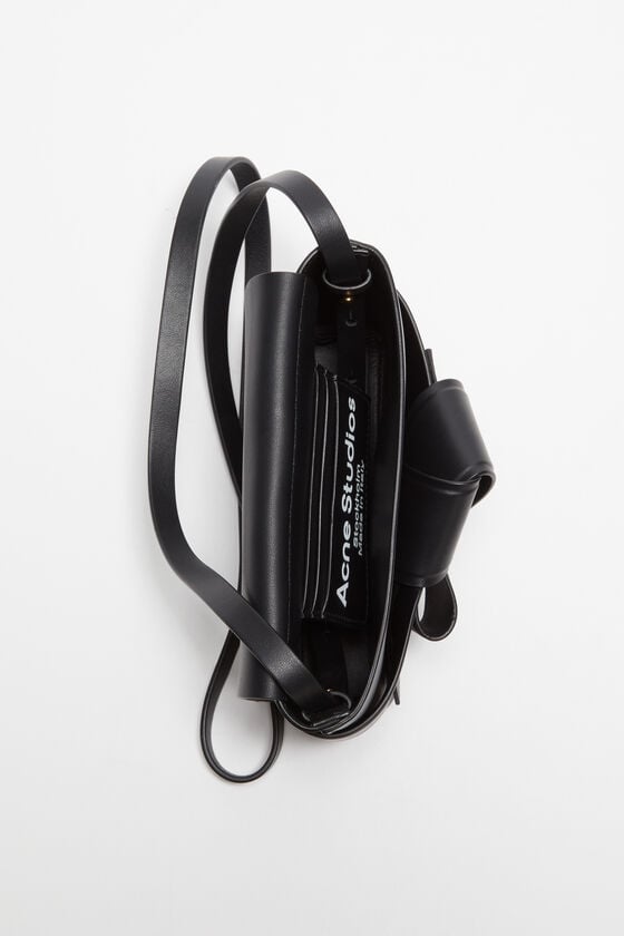 Acne Studios Musubi Mini-Umhängetasche Letzter Tag
