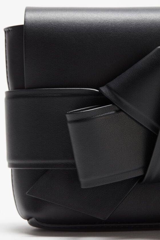 Acne Studios Musubi Mini-Umhängetasche Letzter Tag