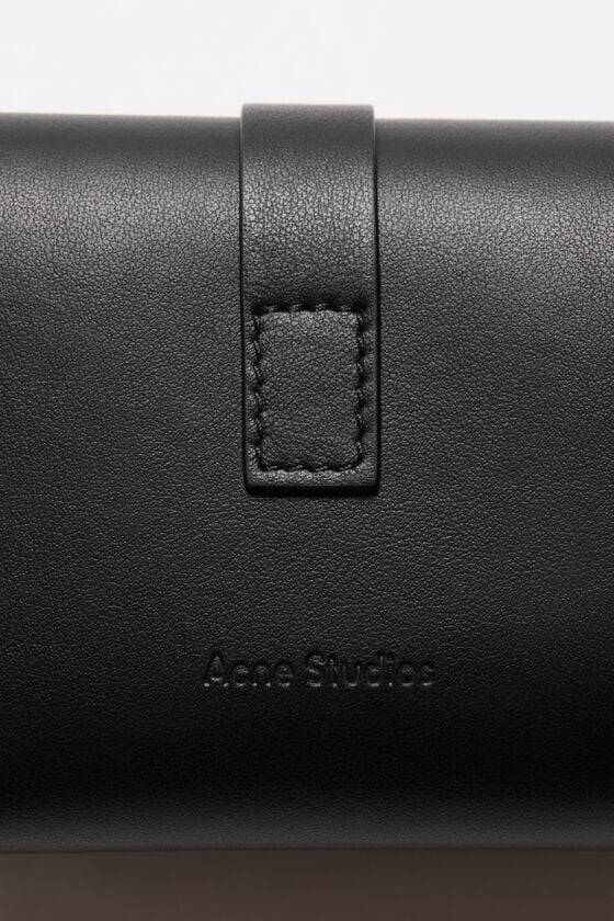 Acne Studios Gefaltete Musubi-Geldbörse Bis zu 65% Rabatt