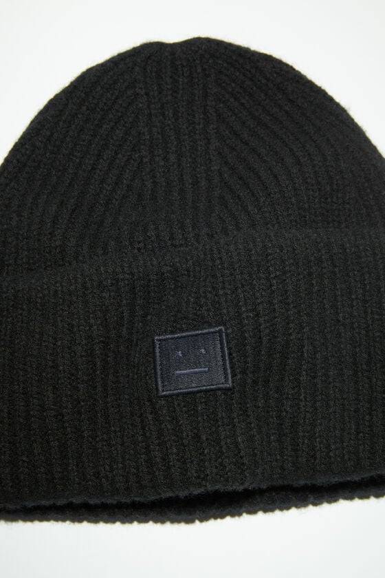 Acne Studios Beanie mit kleinem Face-Logo 50% Rabatt mit kostenlosem Versand