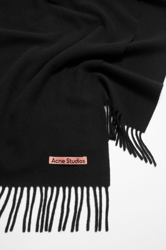 Acne Studios Schmaler Fransen-Schal aus Wolle Speichern exportieren