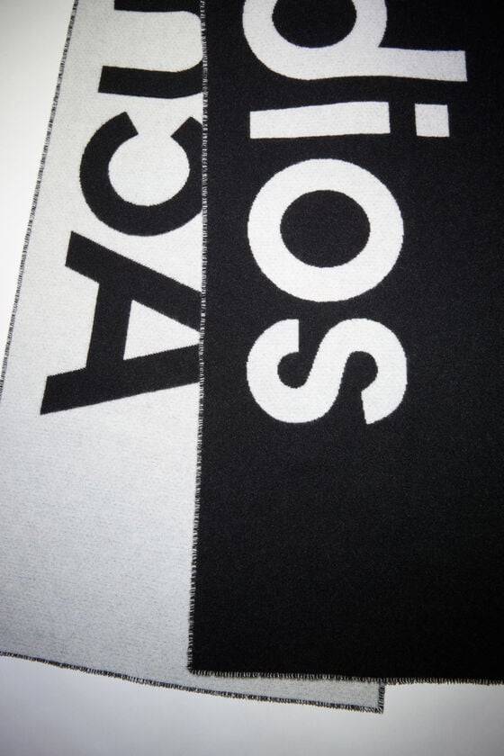 Acne Studios Schal mit Logo-Jacquardmuster 2025