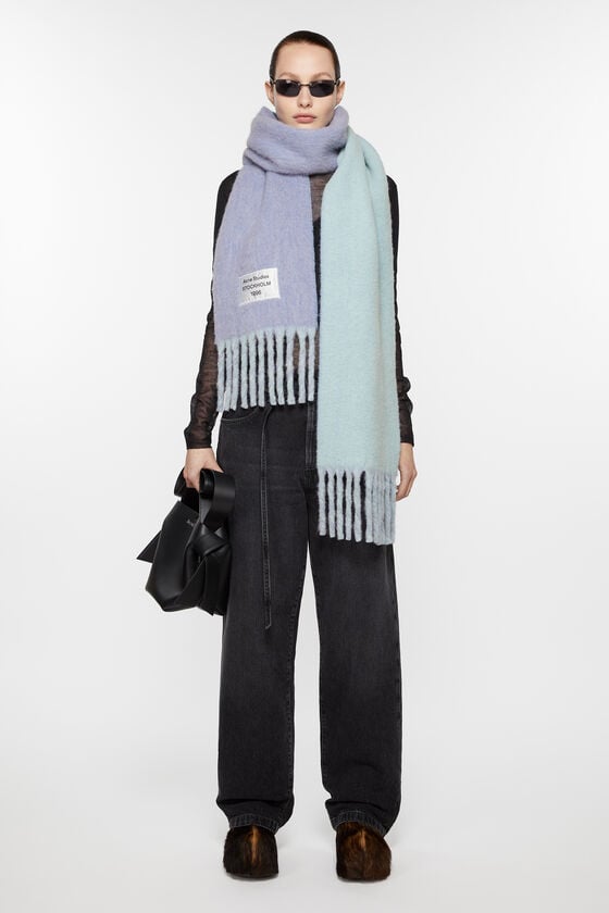 Acne Studios Fransen-Schal mit Logo Sonderangebot