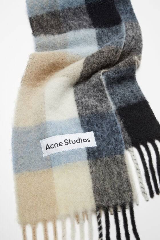 Acne Studios Karierter Schal aus Mohair Black Friday