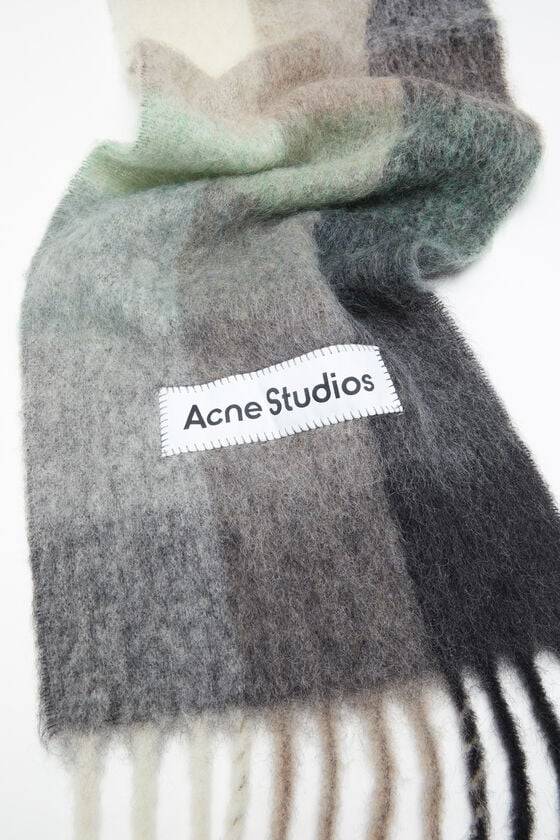 Acne Studios Karierter Schal aus Mohair Exklusive Angebote