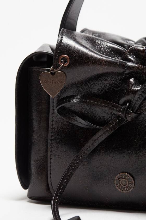 Acne Studios Tasche mit mehreren Taschen Runway Show JETZT KAUFEN