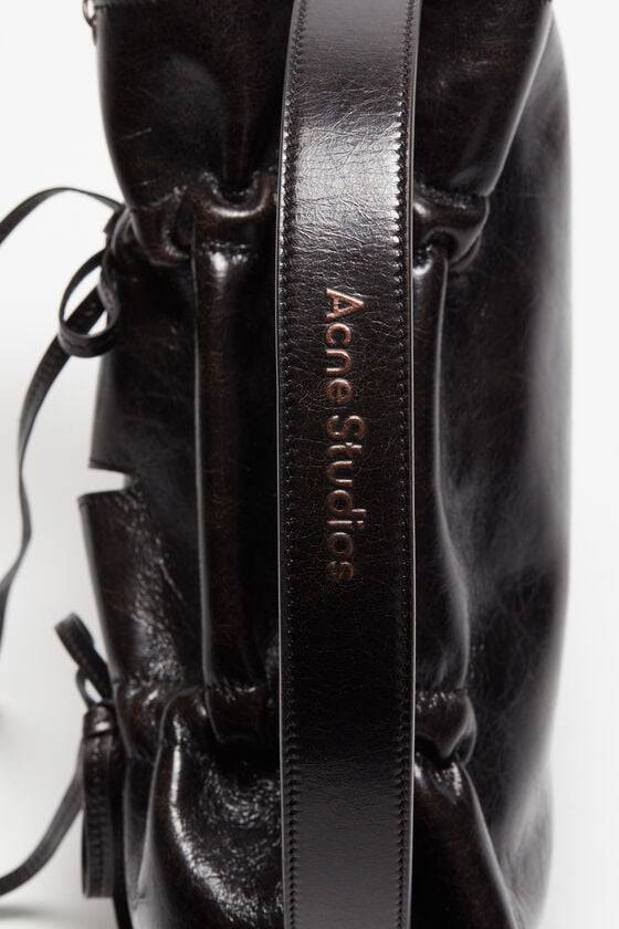 Acne Studios Tasche mit mehreren Taschen Runway Show JETZT KAUFEN